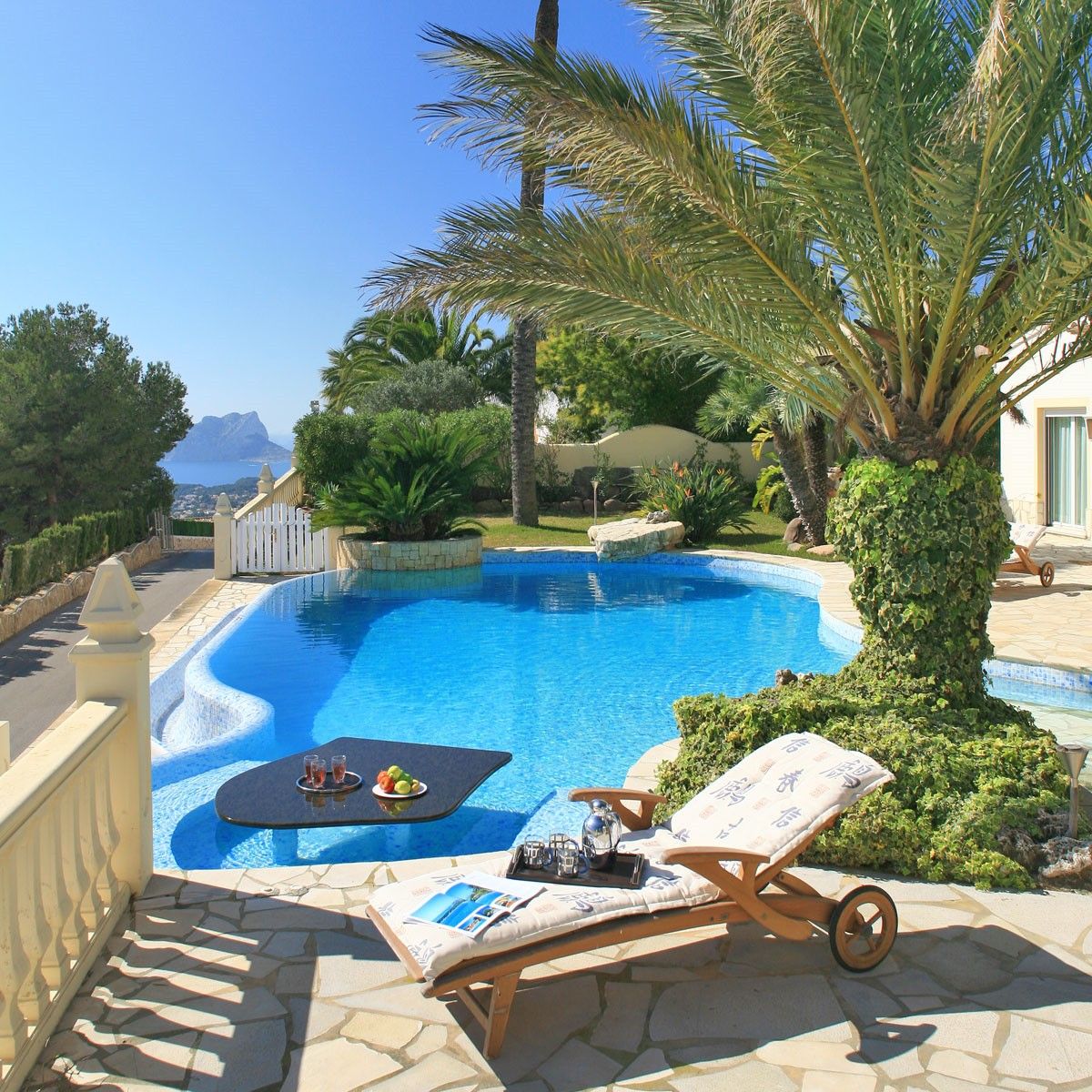 Chalet en venta con 4 dormitorios en Moraira  Benimeit