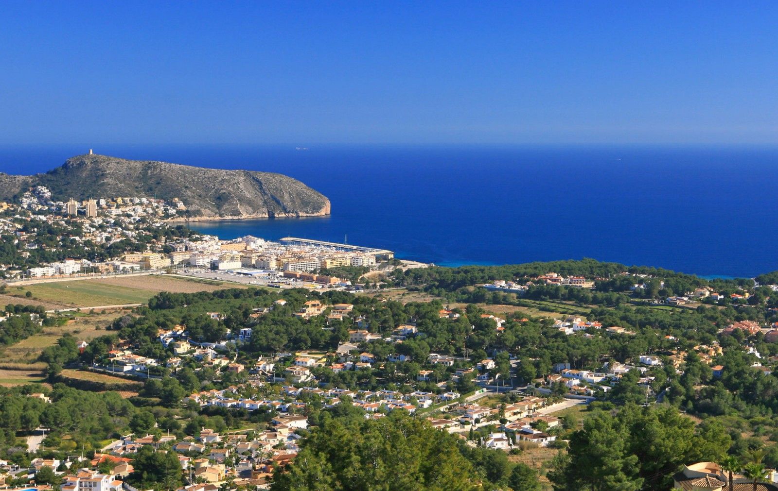Chalet en venta con 4 dormitorios en Moraira  Benimeit