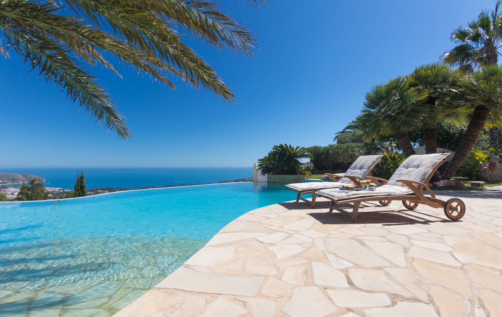 Chalet en venta con 4 dormitorios en Moraira  Benimeit