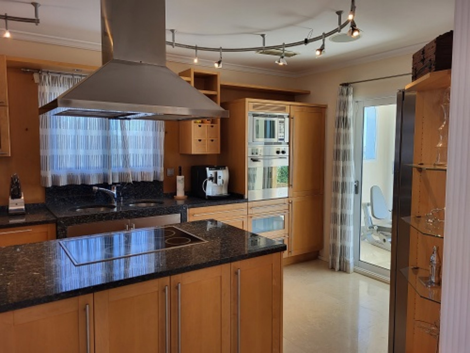 Chalet en venta con 4 dormitorios en Moraira  Benimeit