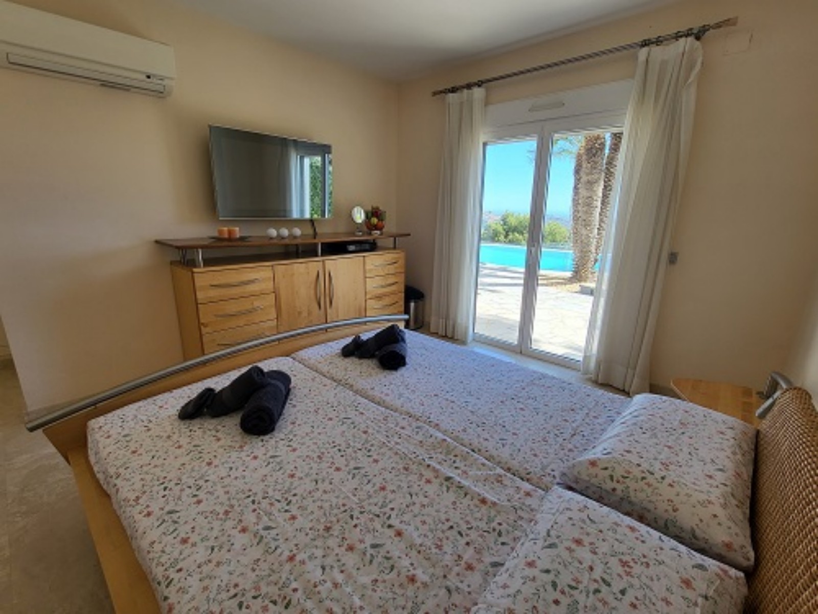 Chalet en venta con 4 dormitorios en Moraira  Benimeit