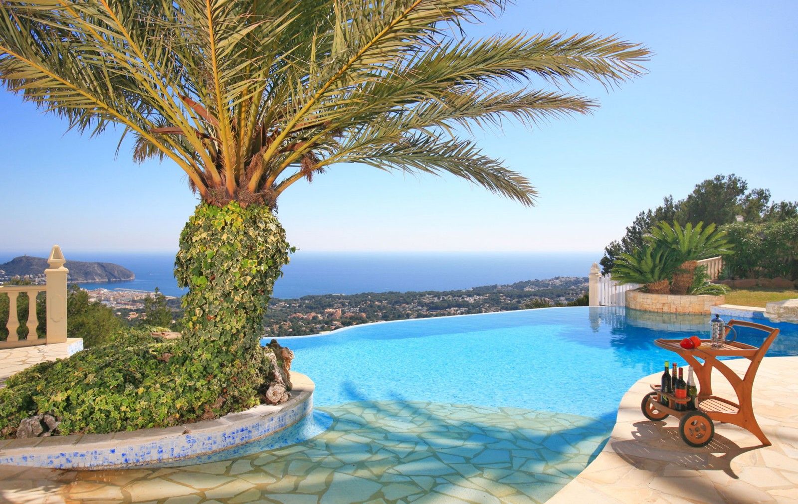 Chalet en venta con 4 dormitorios en Moraira  Benimeit
