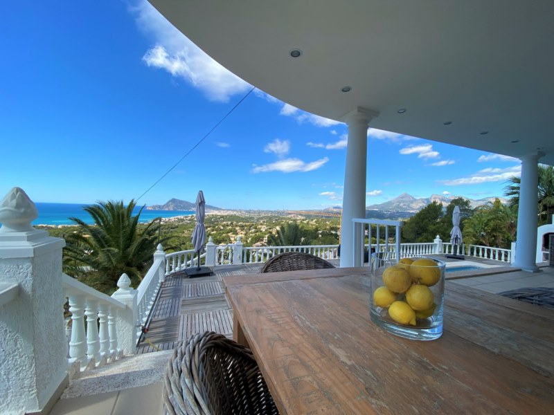 VILLA EN ALTEA