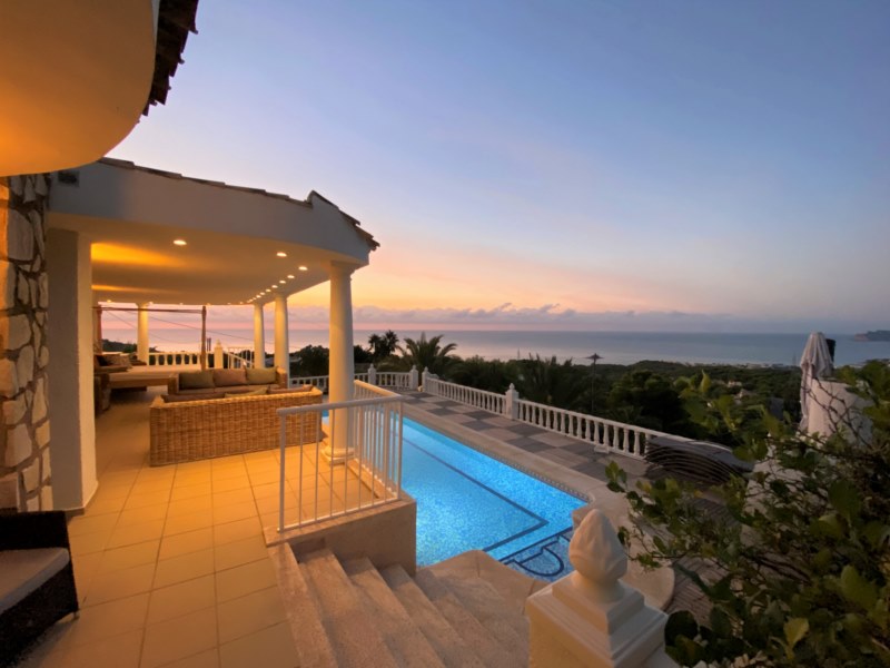 VILLA EN ALTEA