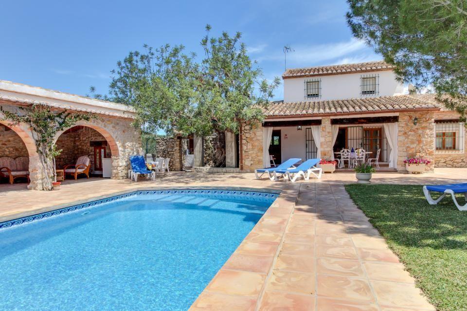BONITA FINCA CON PISCINA PRIVADA SITUADA EN BENISSA