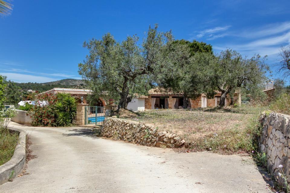 BONITA FINCA CON PISCINA PRIVADA SITUADA EN BENISSA
