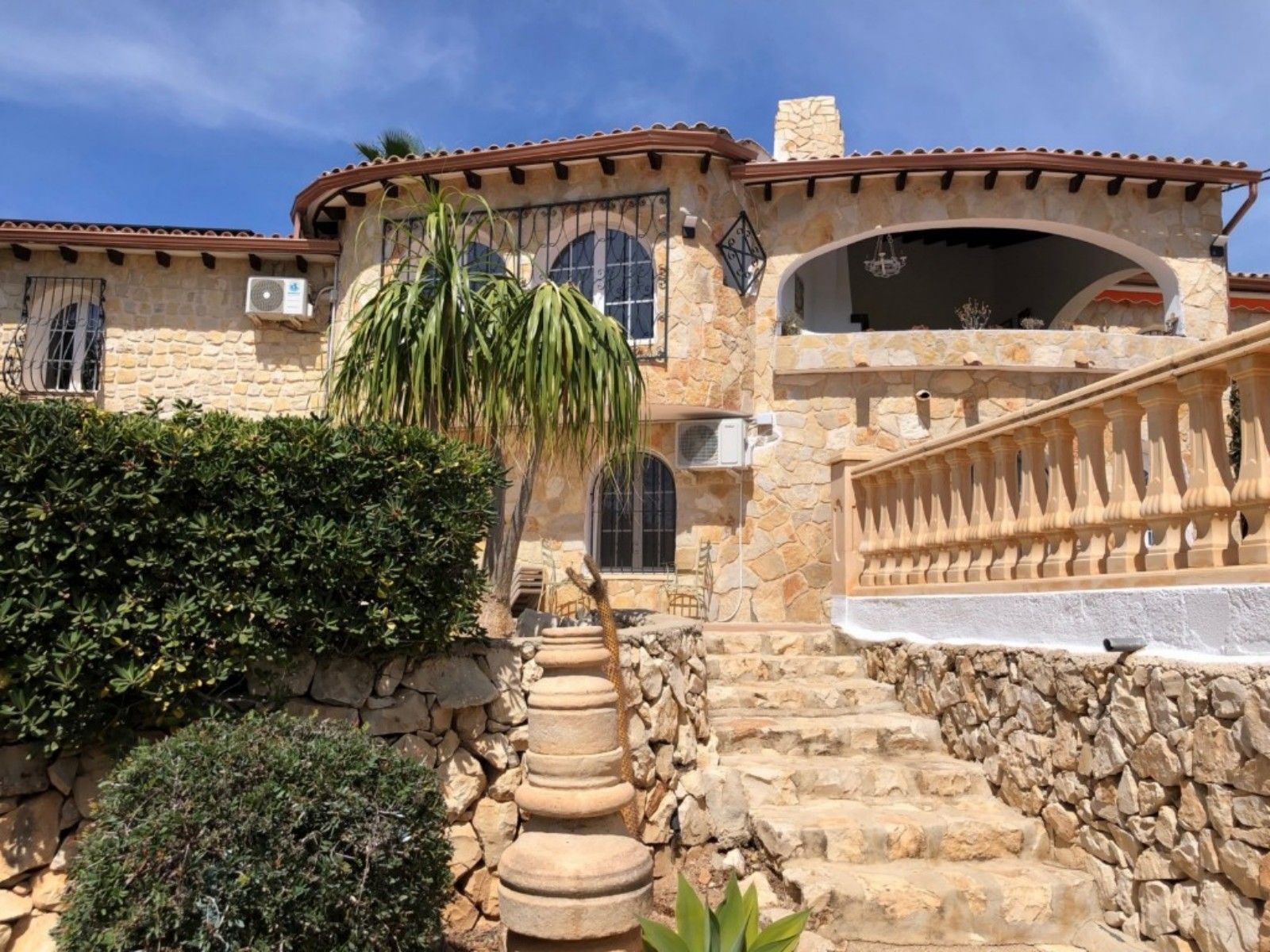 VILLA PARA 6 PERSONAS CON MUY BUENAS VISTAS AL MAR