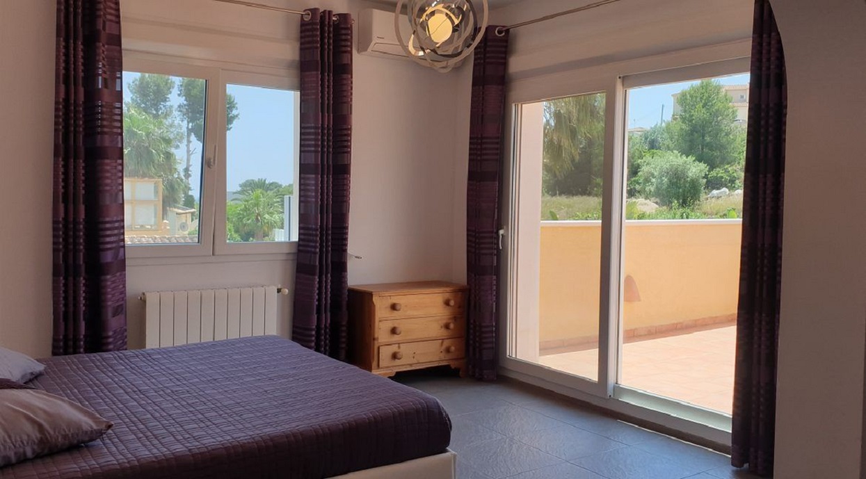 VILLA EN LA FUSTERA CON PISCINA PRIVADA PARA 6 PERSONAS
